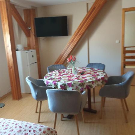 Vecsey Apartman Apartment Егер Екстериор снимка