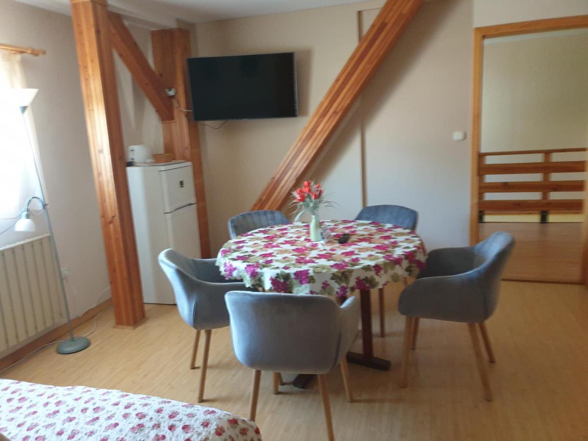 Vecsey Apartman Apartment Егер Екстериор снимка