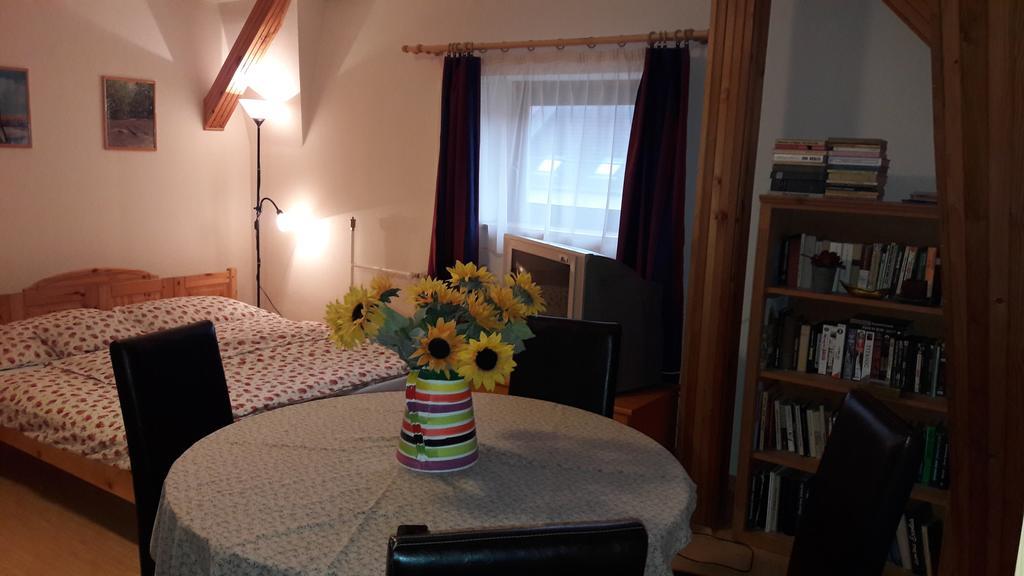 Vecsey Apartman Apartment Егер Екстериор снимка