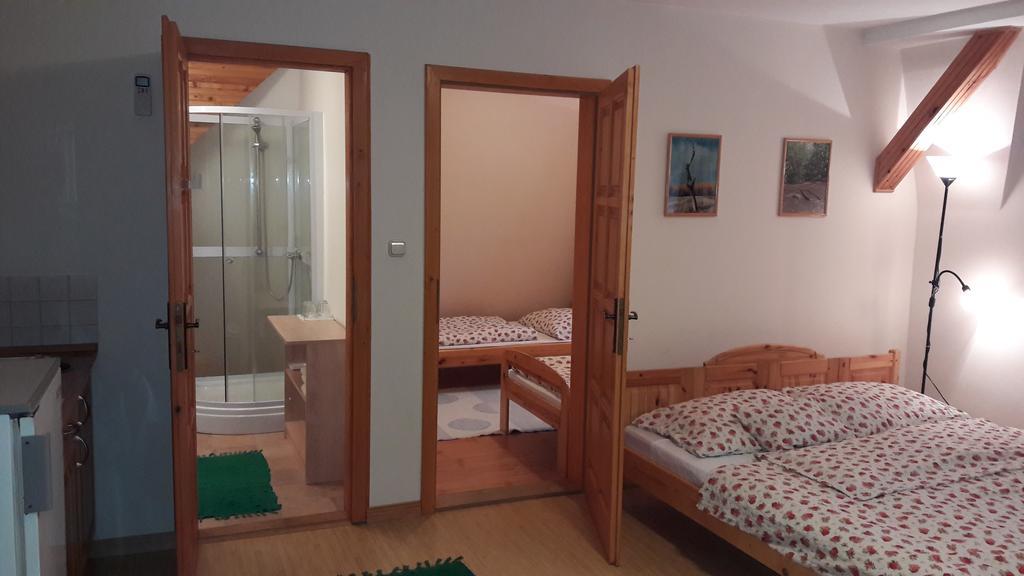 Vecsey Apartman Apartment Егер Екстериор снимка