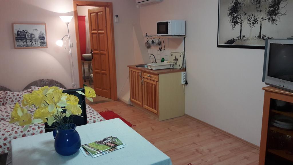Vecsey Apartman Apartment Егер Екстериор снимка