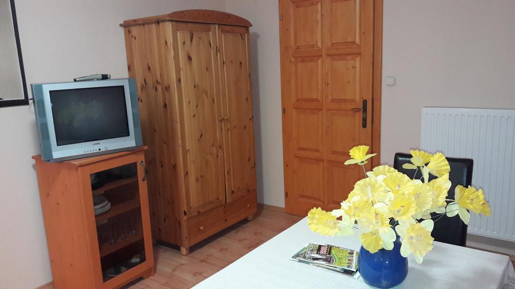 Vecsey Apartman Apartment Егер Екстериор снимка