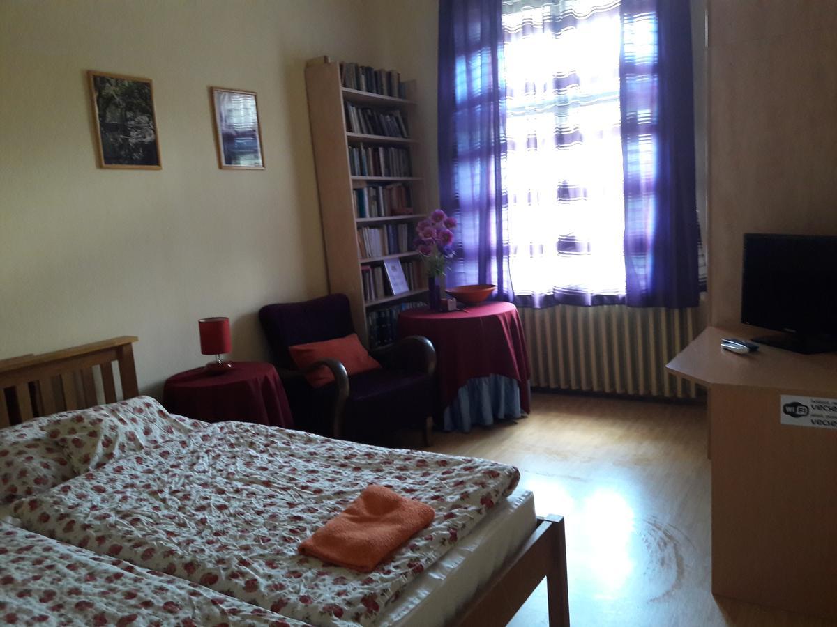 Vecsey Apartman Apartment Егер Екстериор снимка