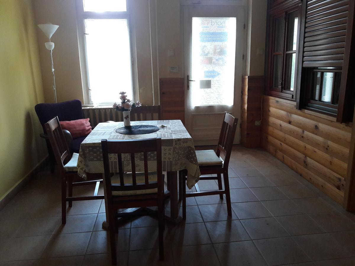 Vecsey Apartman Apartment Егер Екстериор снимка